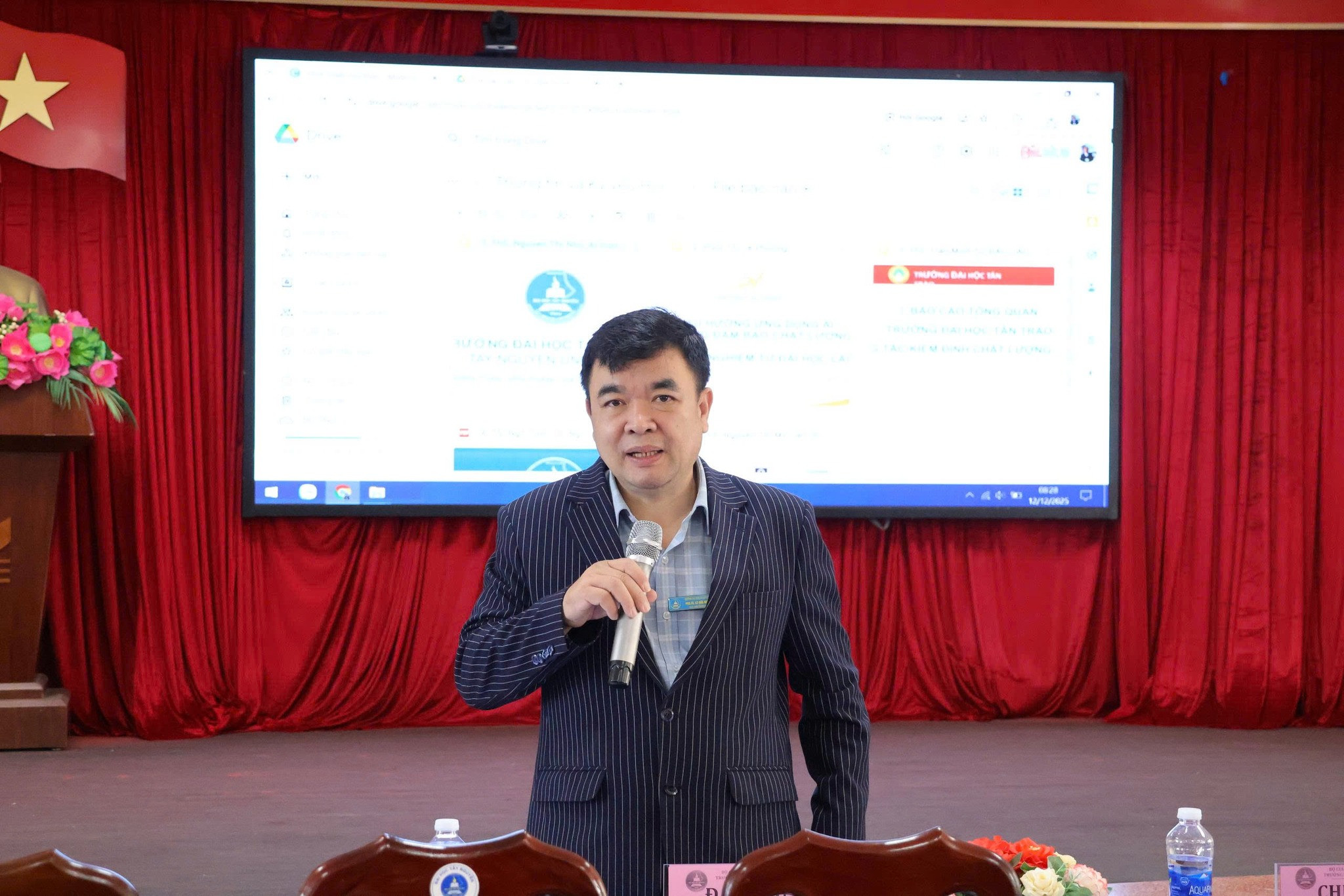 PGS.TS. Lê Đức Niêm - chủ trì hội thảo